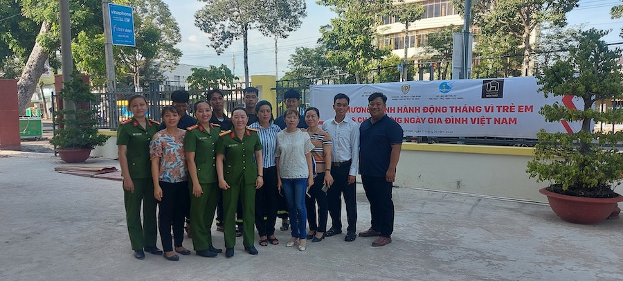 Đội ngũ Siêu Thị Thế Giới Nội Thất cùng 