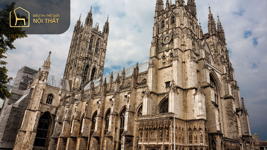 Kiến trúc đặc trưng của một nhà thờ Gothic