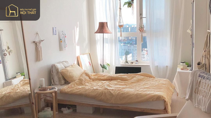 Dùng rèm trang trí phòng ngủ nhỏ giúp tạo điểm nhấn cho căn phòng