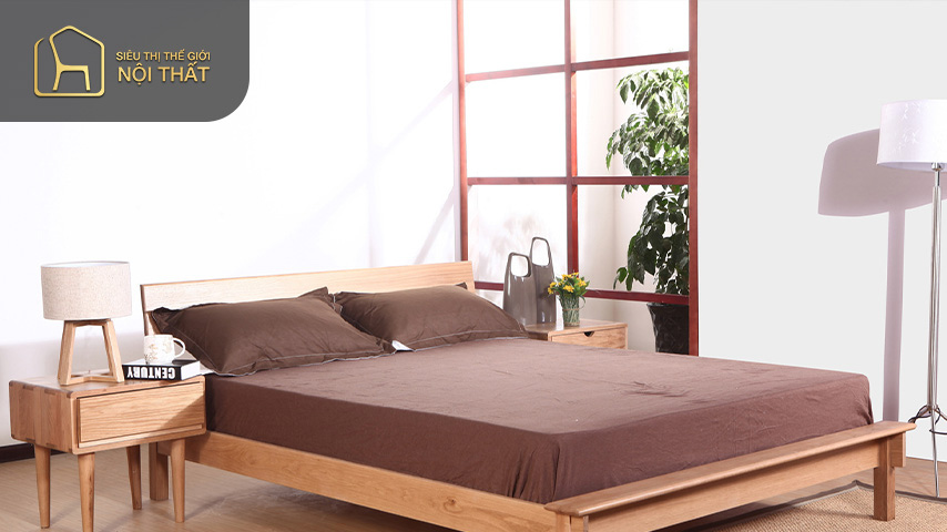 Dùng cửa trong suốt giúp căn phòng nhận được nhiều ánh sáng tự nhiên tạo không gian rộng rãi