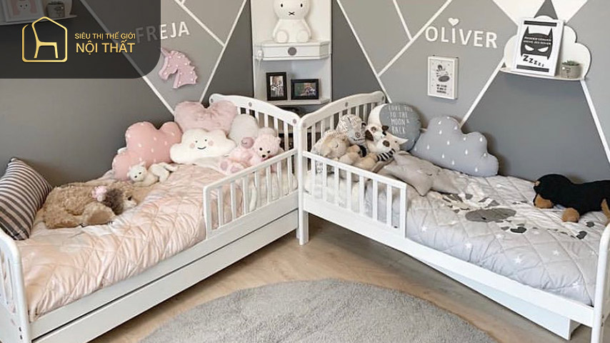 Phòng ngủ 2 giường cho 1 bé trai và 1 bé gái nên thiết kế 2 tone màu khác biệt để phù hợp với sở thích của mỗi trẻ