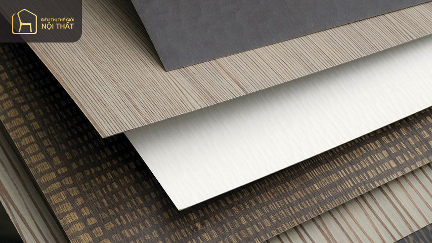Veneer được hiểu đơn giản theo nghĩa là gỗ tự nhiên được lạng thành từng lớp mỏng để phủ lên các lớp gỗ công nghiệp