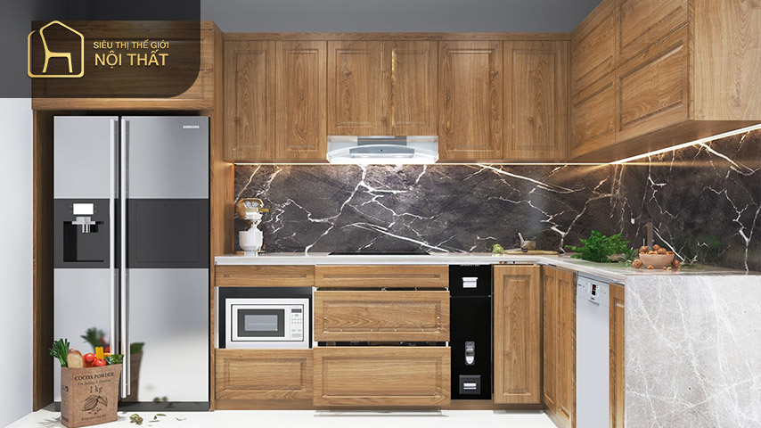 Một giải pháp trang trí bếp nhà cấp 4 tận dụng triệt để không gian trống của bức tường đó là sử dụng tủ treo tường