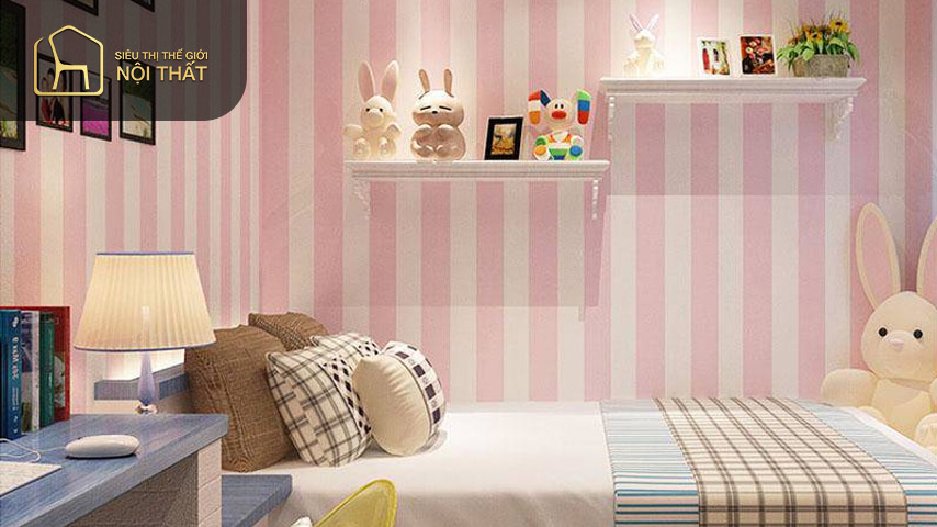 Sử dụng kệ trang trí giúp đem lại sự dễ thương cho căn phòng