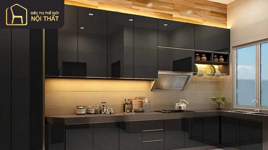 Thiết kế tủ bếp gỗ đẹp phủ Acrylic màu đen hạn chế trầy xước va đập