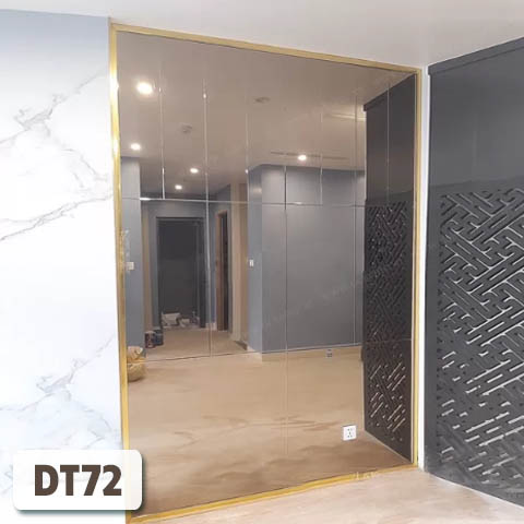 Gương ghép dán tường phòng khách DT72